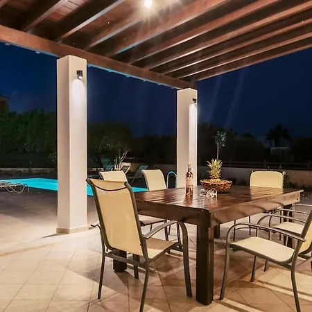 Maribia With Private Pool וילה גנאדי