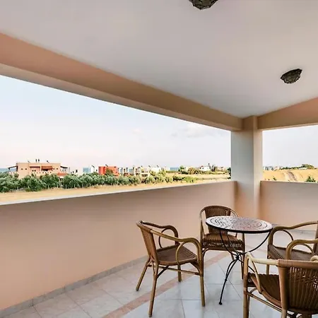 Maribia With Private Pool גנאדי