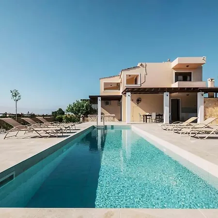 Maribia With Private Pool غينادي